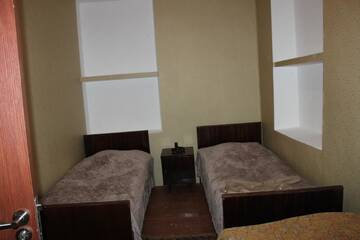 Фото номера Трехместный номер с основными удобствами Гостевой дом Alaverdi Guest House г. Alaverdi 6